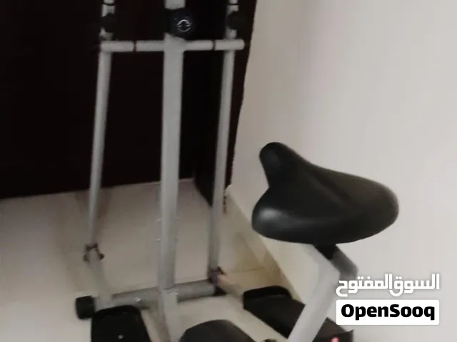 الة رياضة للجسم والأرجل مع شاشة رقيمة لحساب الكالوريز. Body Exercise machine with digital display