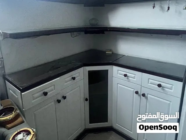 زاوية خشب مع رفوف خشب للبيع بسعر مناسب