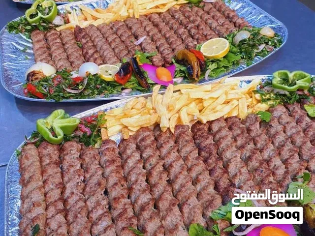 مطعم من الفرص الذهبية على الشارع العام