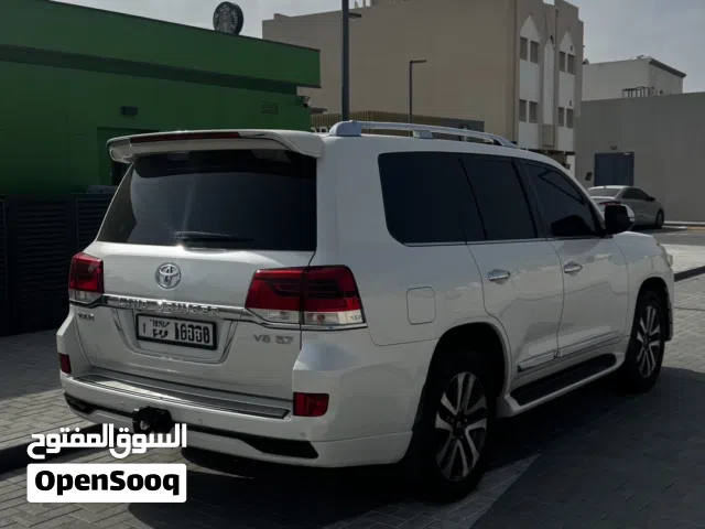2016 تويوتا لاند كروزر VXR
