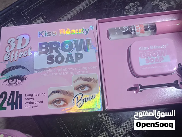 مكس مسكاره لون ابيض مع صابونه +مشط