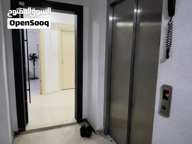 بحانب محطة مترو اسنلر مندرس شقة للبيع ثلاث غرف وصالة طابق اول مساحة 120 متر