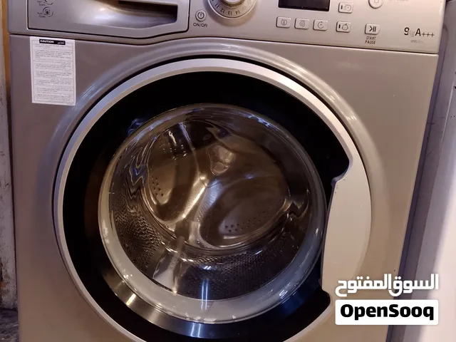غسالة اريستون 9كيلو أعلى توفير للكهرباء صنع ايطالي 1200دورة لون سلفر بسعر 180د