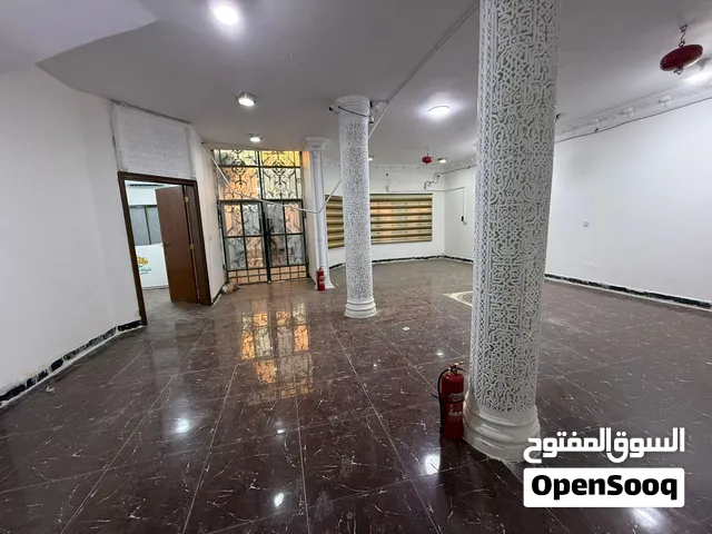 عقار يقع على شارع 15 للإيجار الطابق الأرضي و لأغراض تجارية فقط يصلح ان يكون مذخر، مكتب ، شركة، صالون