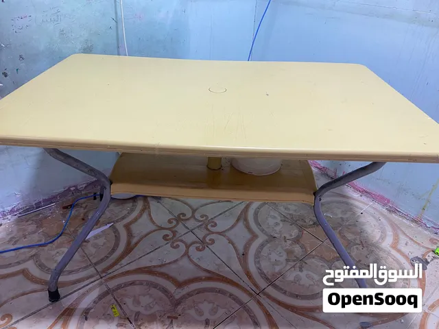 ميز طعام مستعمل
