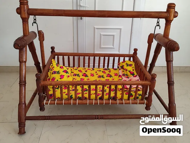 سرير أطفال تقليدي