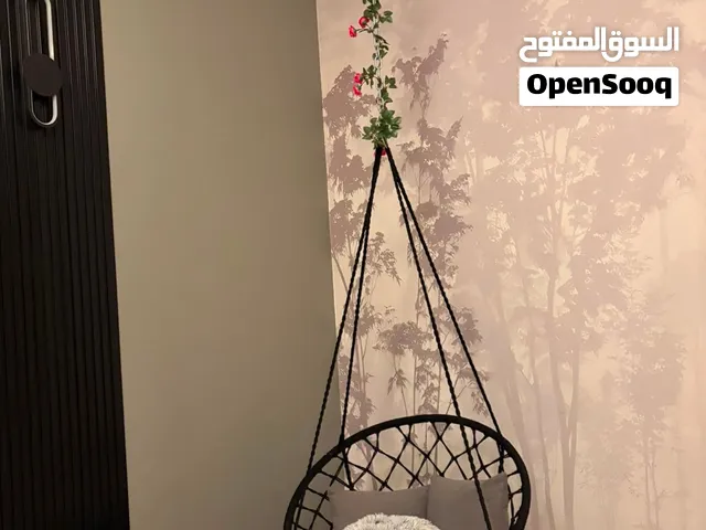 مرجيحة معلقة بتصميم أنيق ومميز، مناسبة جدًا لغرفة المعيشة أو غرفة النوم أو زاوية الاسترخاء