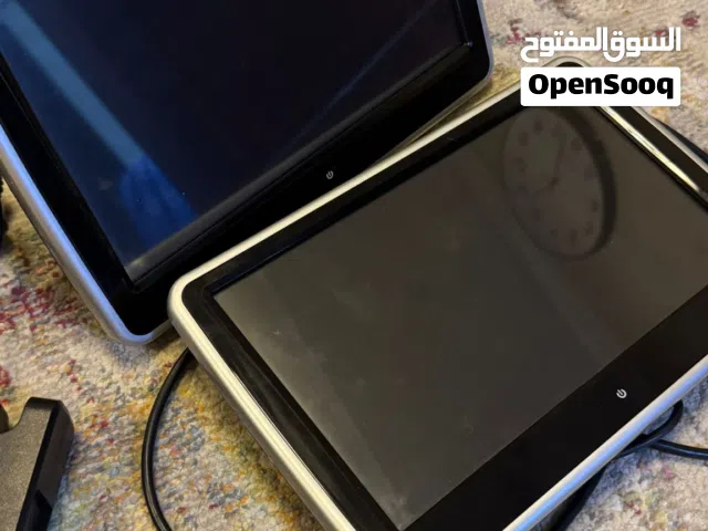 للبيع شاشات خلفية شبه جديدة مع كامل أغراضهم