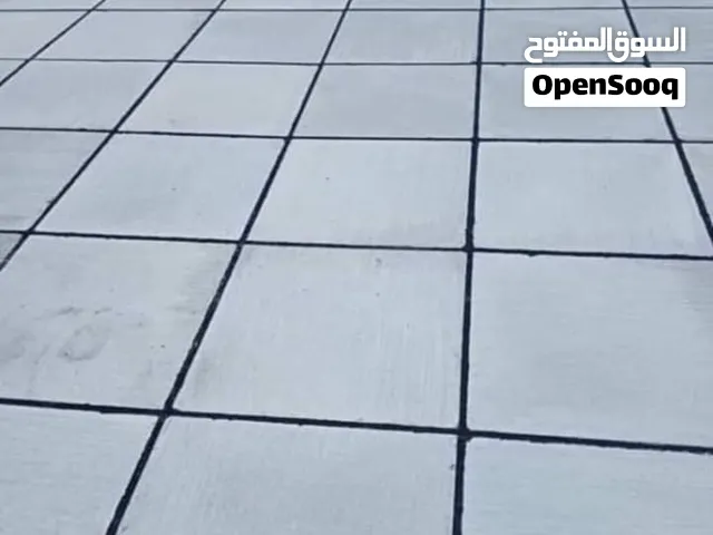 نعمل في تنظيف وصيانة وإعادة الماستك وتغليف الايزكام للسطوح  المنازل