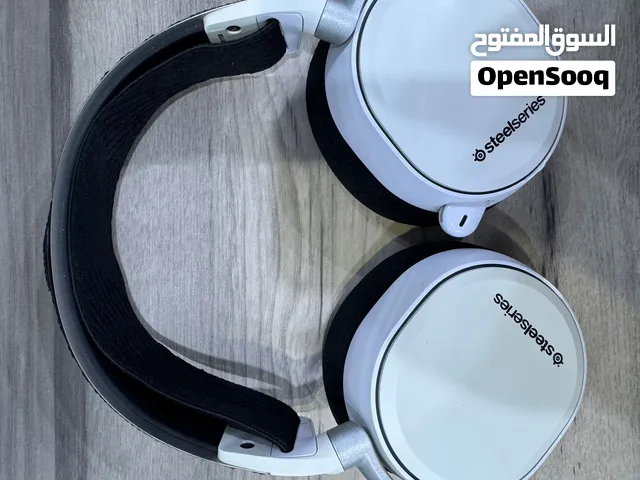 سماعه steelseries arctis pro wireless بحاله ممتازه مع جميع ملحقاته والعلبه كامله