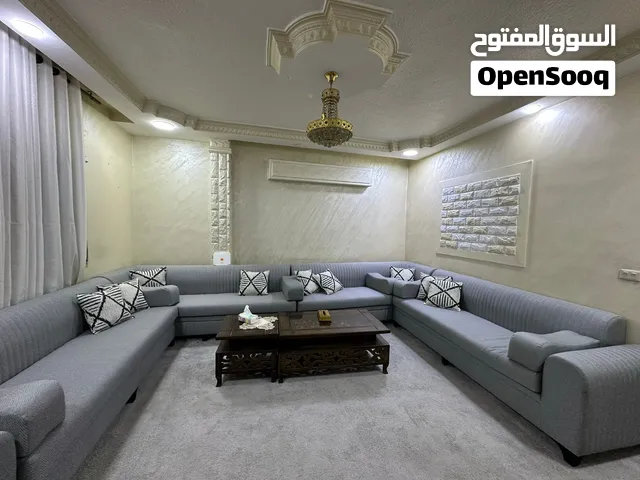 كورنر جديد مريح كبير جداً وقماشة أمريكية ممتازة سهلة التنظيف باللون السكني الفاتح لغرفة الجلوس