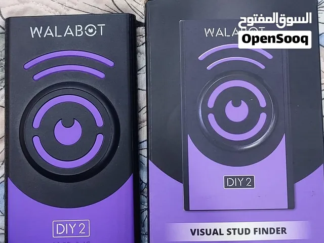 يكشف أماكن الأعمدة الخشبية والمعدنية ويحدد مركز العمود بدقة. يكشف الأنابيب المعدنية والبلاستيكية وال