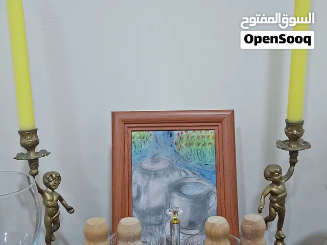 شمعدان نحاس وتماثيل