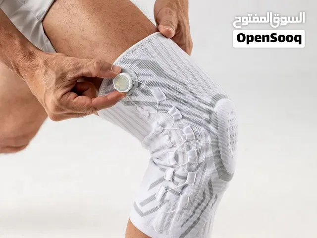 مشد الركبه مع حلقه جل سيليكون محيطه بالركبة لحمايه الركبه و مثبتات جانبيه مشد ركبه