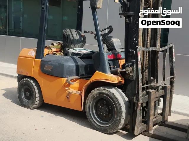 للبيع رافعه شوكيه تويوتا موديل 20003
