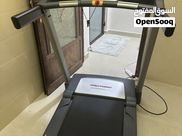 جهاز مشي (كارديو ) سرعته تصل إلى 20 كم مستعمل استعمال بسيط جدا مطلوب 1300 (قابل للتفاوض )