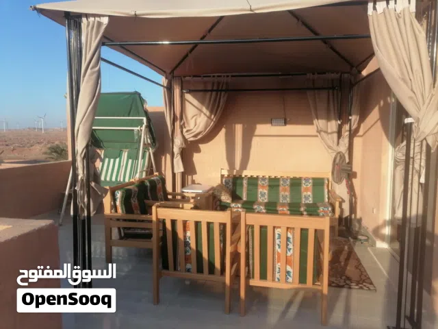 شاليه للايجار في السخنه مكيف كامل بالاجهزه غرفتين مع الروف للايجار المصيفي