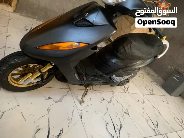 سلام عليكم دراجه متروكه عطله ملف و باتري مكينه شغاله شلعه و معدل بس ريد بيع كوم حديد