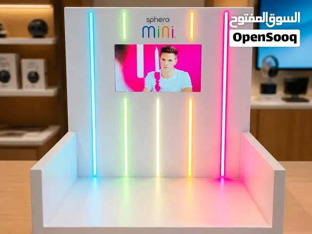 عارضة منتجات ماركة Sphero Mini مع شاشة وإضاءة LED