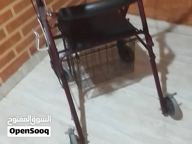كرسي جلد متنقل الكبار مستورد و معاها باسكت