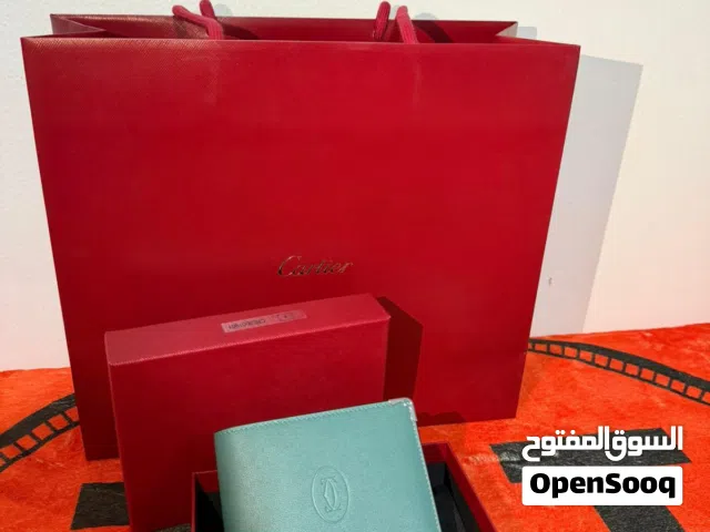 محفظة كارتير موست لون جدا مميز