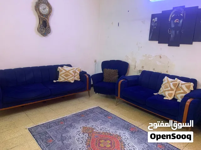 تخم عشر مقاعد كلش نضيف بس رجل فالاته