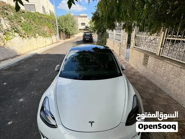 تيسلا موديل 3 للبيع لون ابيض