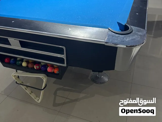 طاولة بليارد 9 قدم نظيفة جداً (رخامية) وتوجد خدمة تركيب الطاولات ايضاً..