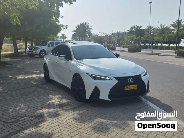 IS 350   F-SPORT دفع خلفي داخليه بلون احمر ماروني
