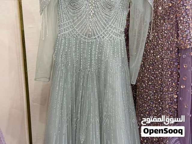 فستان للبيع