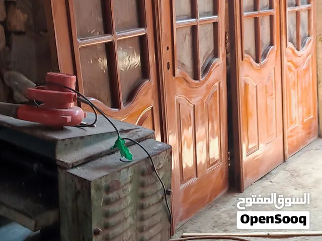 باب دفتري صاج نظيف تسكام 4 طلاكات استعمال قليل عرض الباب 3 متر والارتفاع 2.10 متر