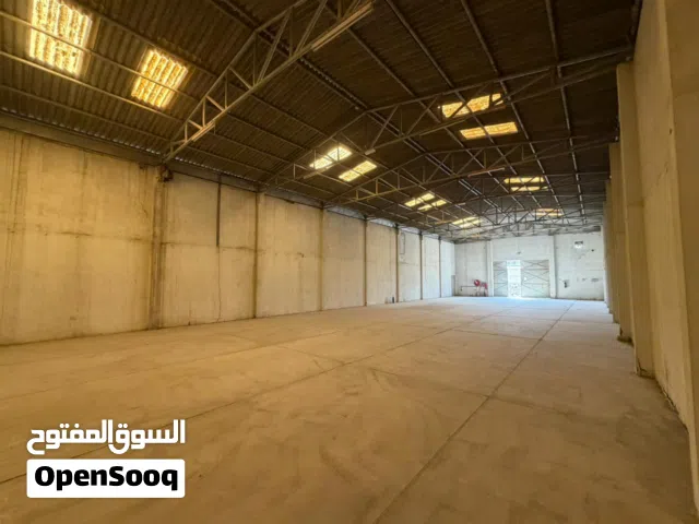 مستودع للايجار السنوي بالمنطقه الصناعيه 2 بالشارقه مساحه 4000 قدم يصلح لجميع الانشطه التجاريه