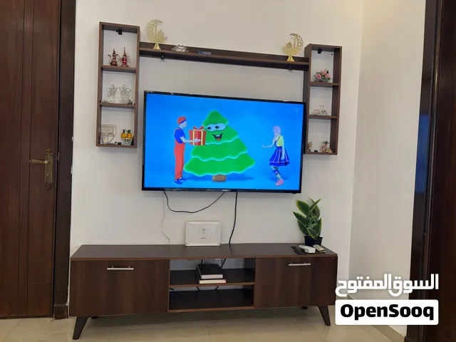طاولة تلفاز كاملة مع طاولة وسط