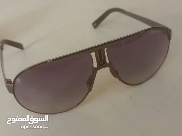 نظارة ماركة كاريرا استخدام بسيط من الامارات يوجد بقعه على العدسه