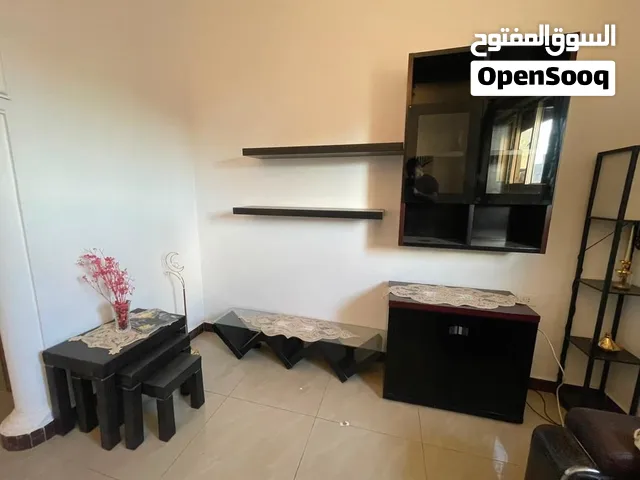 رفوف وكنبات معلقة