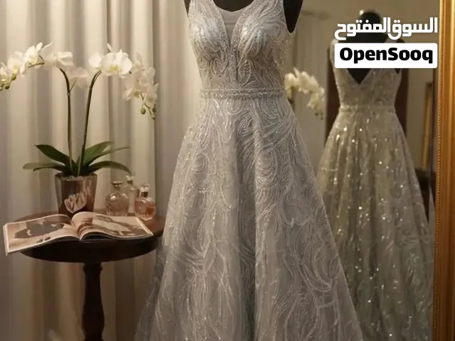 فستان سهرة فضي فاخر مطرز – قياس 2XL –