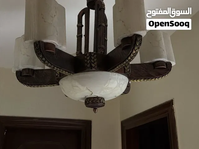 ثريات وتابل لامب للبيع بسعر رمزي