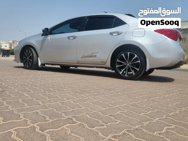 تويوتا كورولا 2018 SE، فضي، مرخصة، موديل أمريكي، صالون / سيدان، أوتوماتيك، كاميرا خلفية، أنوار زينون