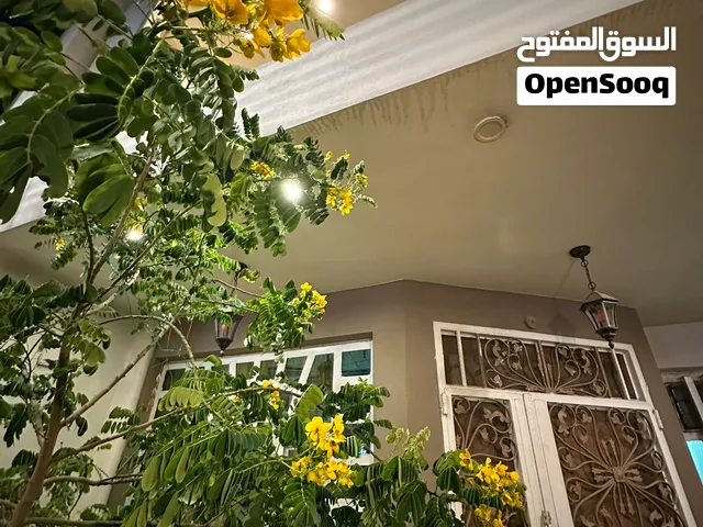 دار سكني مساحة 160 متر مربع في حي تونس للبيع