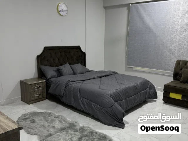غرفة للإيجار اليومي والاسبوعي في الخوض السادسة مع كامل الخصوصية وبجانب جميع الخدمات