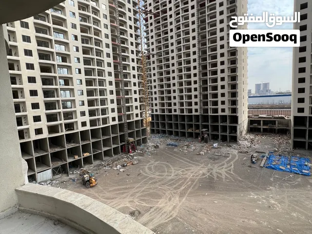 شقق للبيع من نوفا تاورس عل شارع بحركة مقابل دافوس ستي، شقة غرفتين و صالة واجهة داخلية عل حديقة.