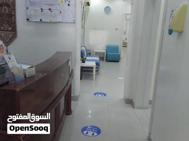 للبيع: مركز طبي للطب البديل والحجامة، بالإضافة إلى صيدلية أعشاب، في موقع مميز بمدينة العين.