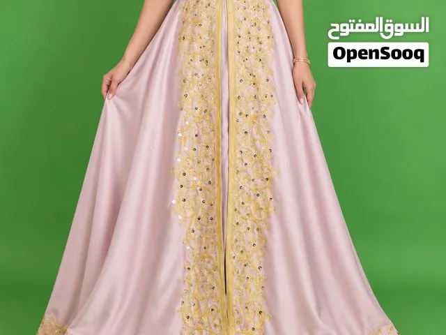 فستان للبيع او للاجار جديد
