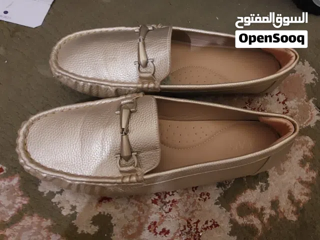 البلارينه الذهبي لبسه واحده فقط  مقاس 40 للبيع