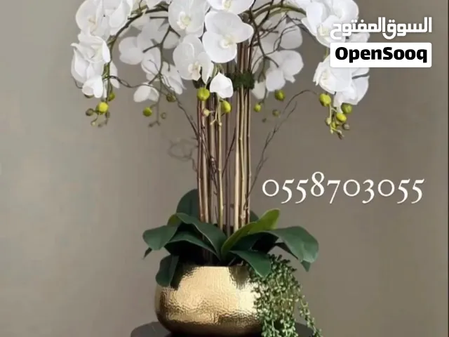 محل لتجارة الزهور الطبيعية والصناعية والشوكلاته