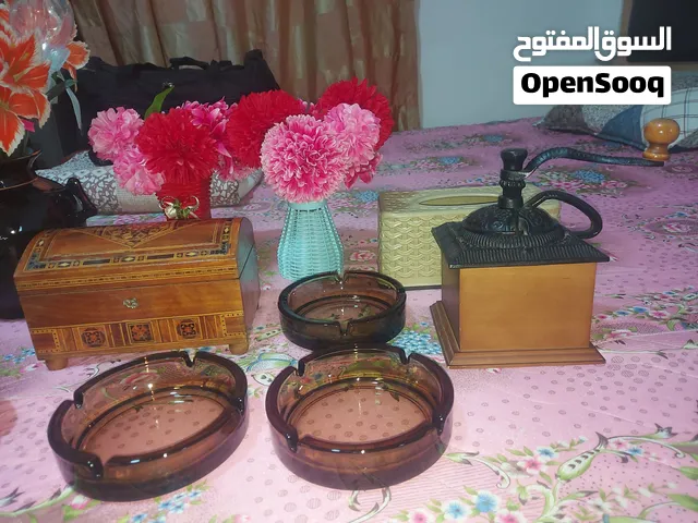 أدوات منزلية وتحف