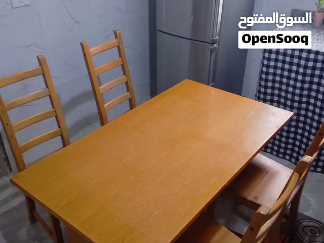 طاولة أكل أربع كراسي لوح نوعية متينة