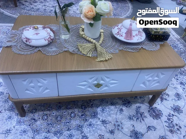طاولات وسطيه