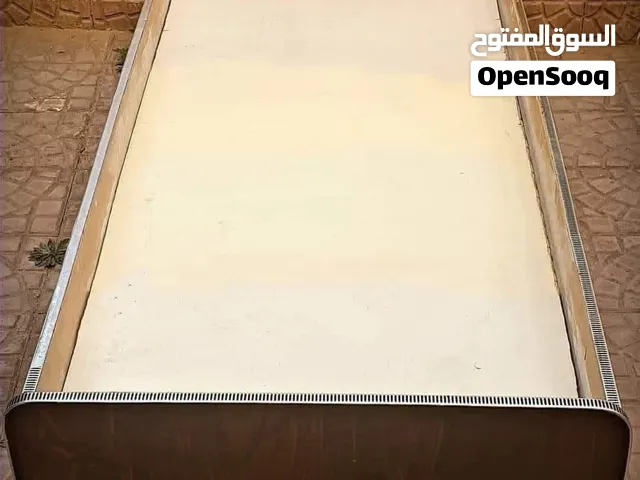 سرير نوم صغير نفر للبيع