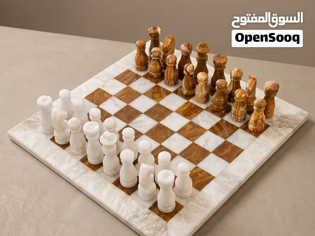 شطرنج من الرخام الطبيعي باللون البني والأبيض
